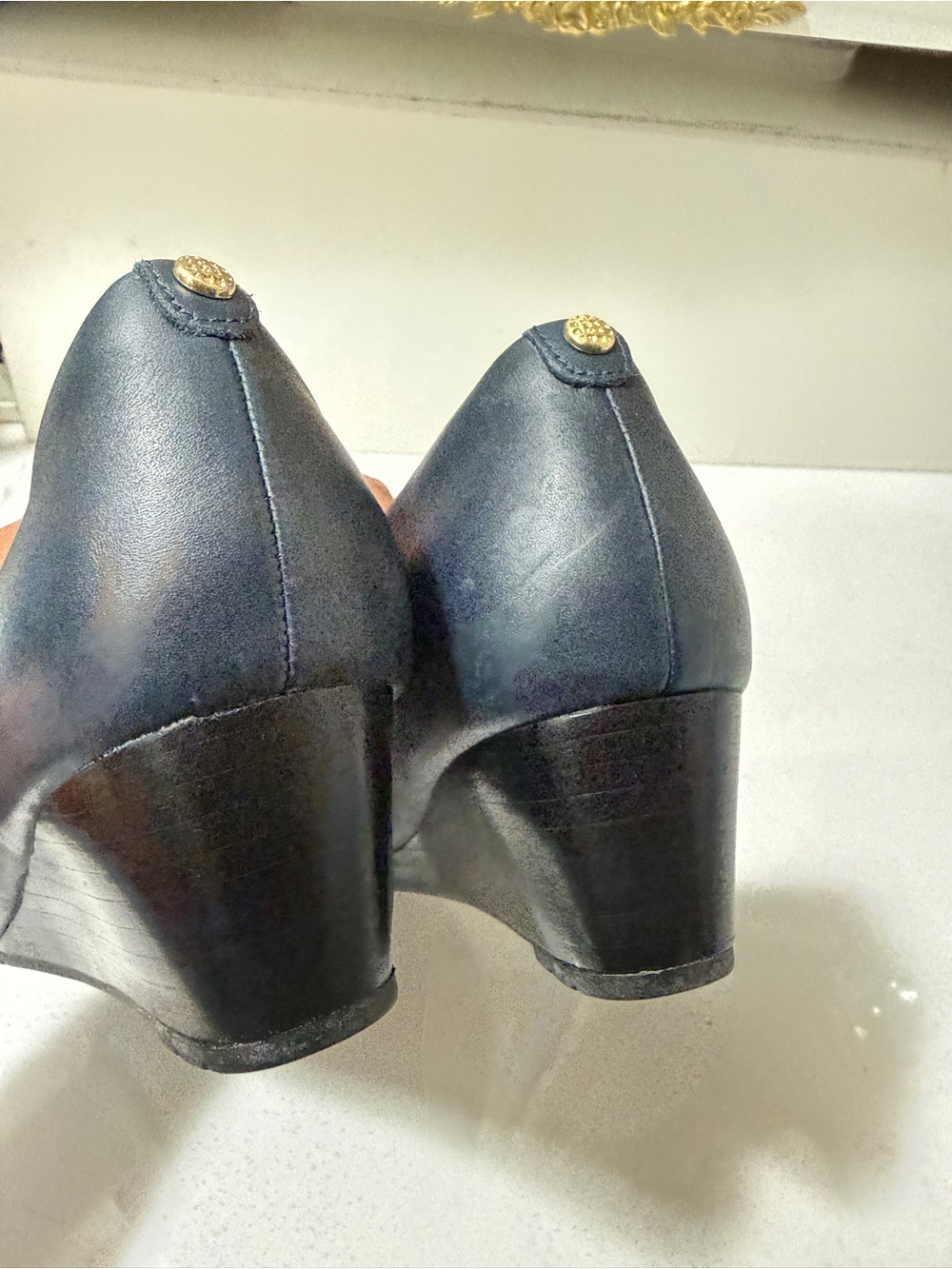 Leather pumps, Clarks Artisan Women's Navy Wedge Pumps new never worn - Picture 11 of 14